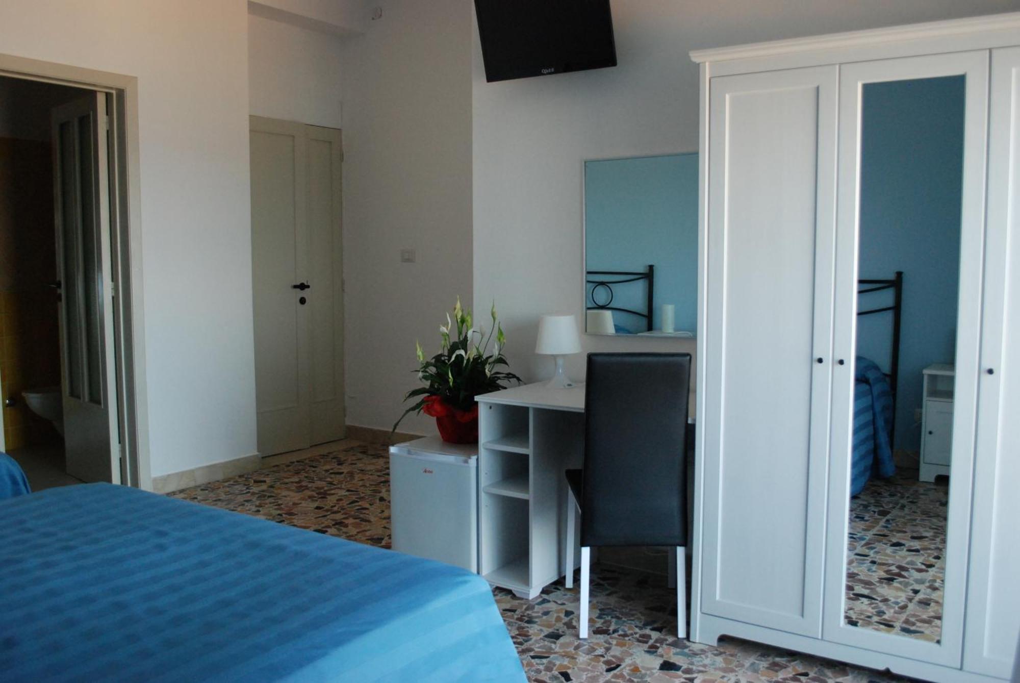 Maniel Beach Hotel Letojanni Rum bild