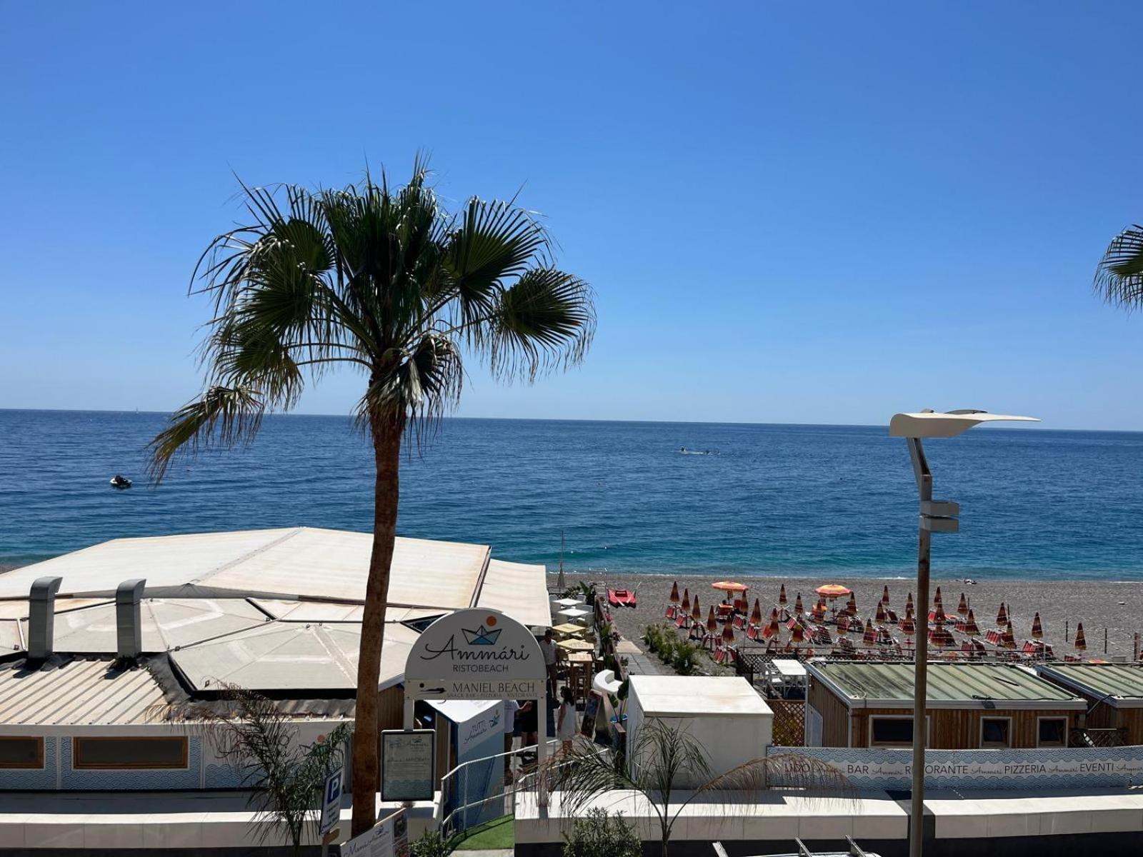 Maniel Beach Hotel Letojanni Exteriör bild
